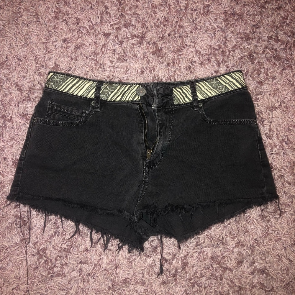 Kendall & Kylie black jean shorts